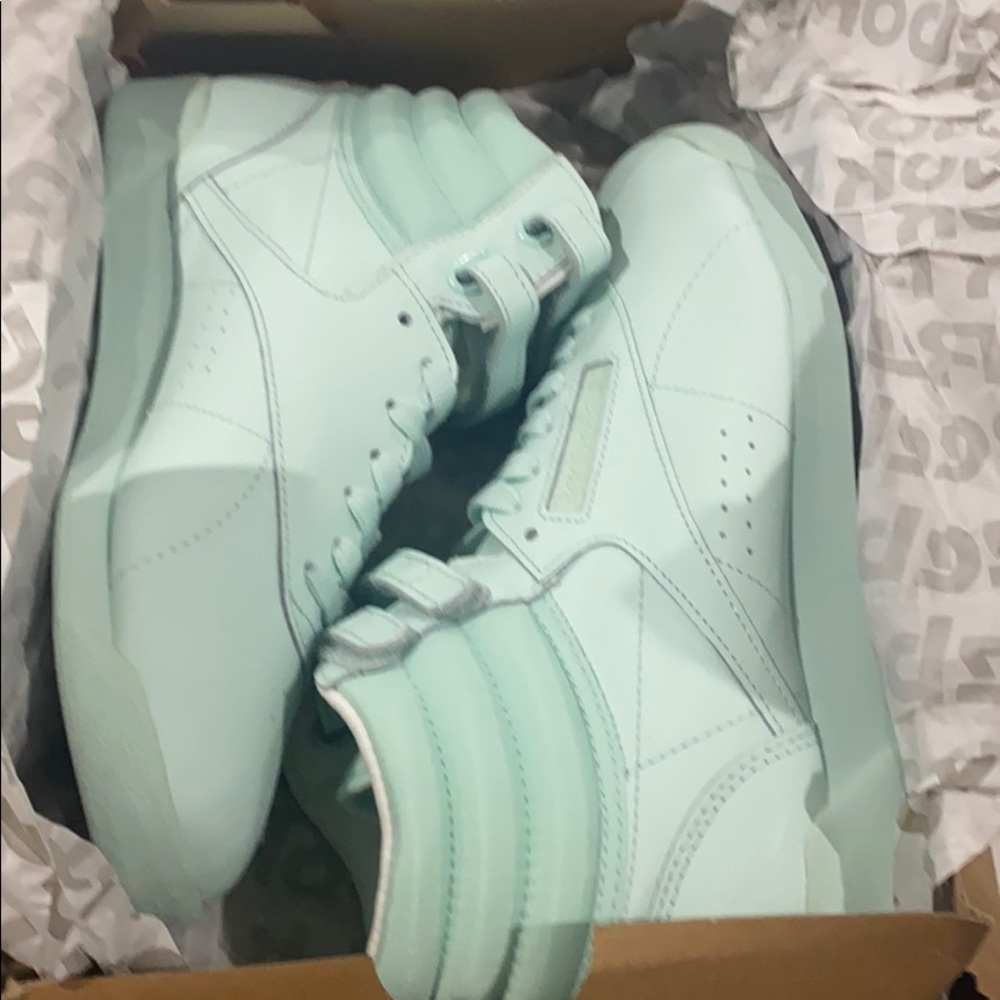 Most / white hi top Reebok